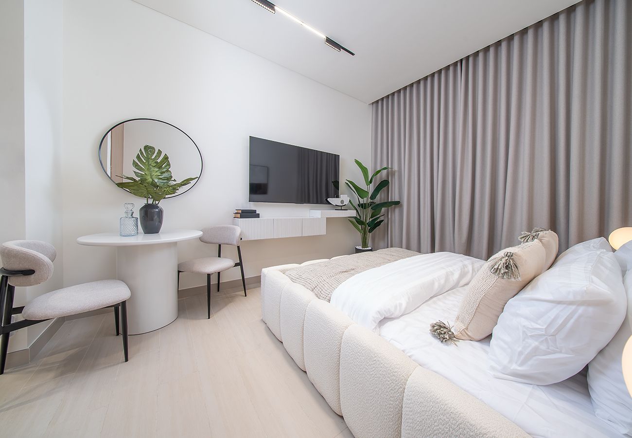 Studio in Dubai - Studio in Binghatti Azure with Pool and Gym