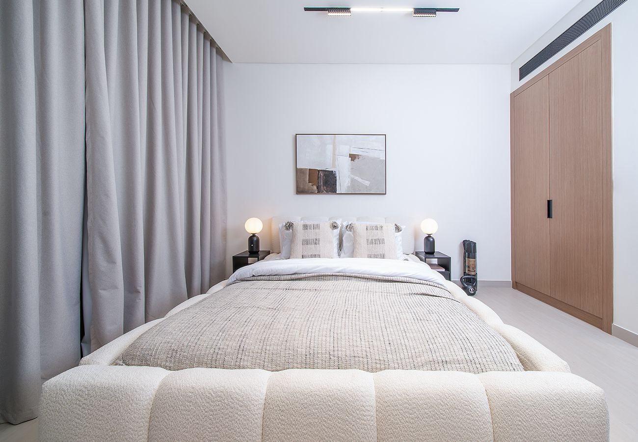 Studio in Dubai - Studio in Binghatti Azure with Pool and Gym