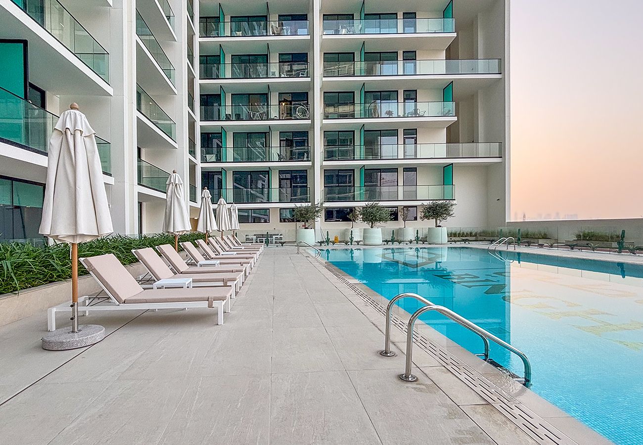 Studio in Dubai - Studio in Binghatti Azure with Pool and Gym