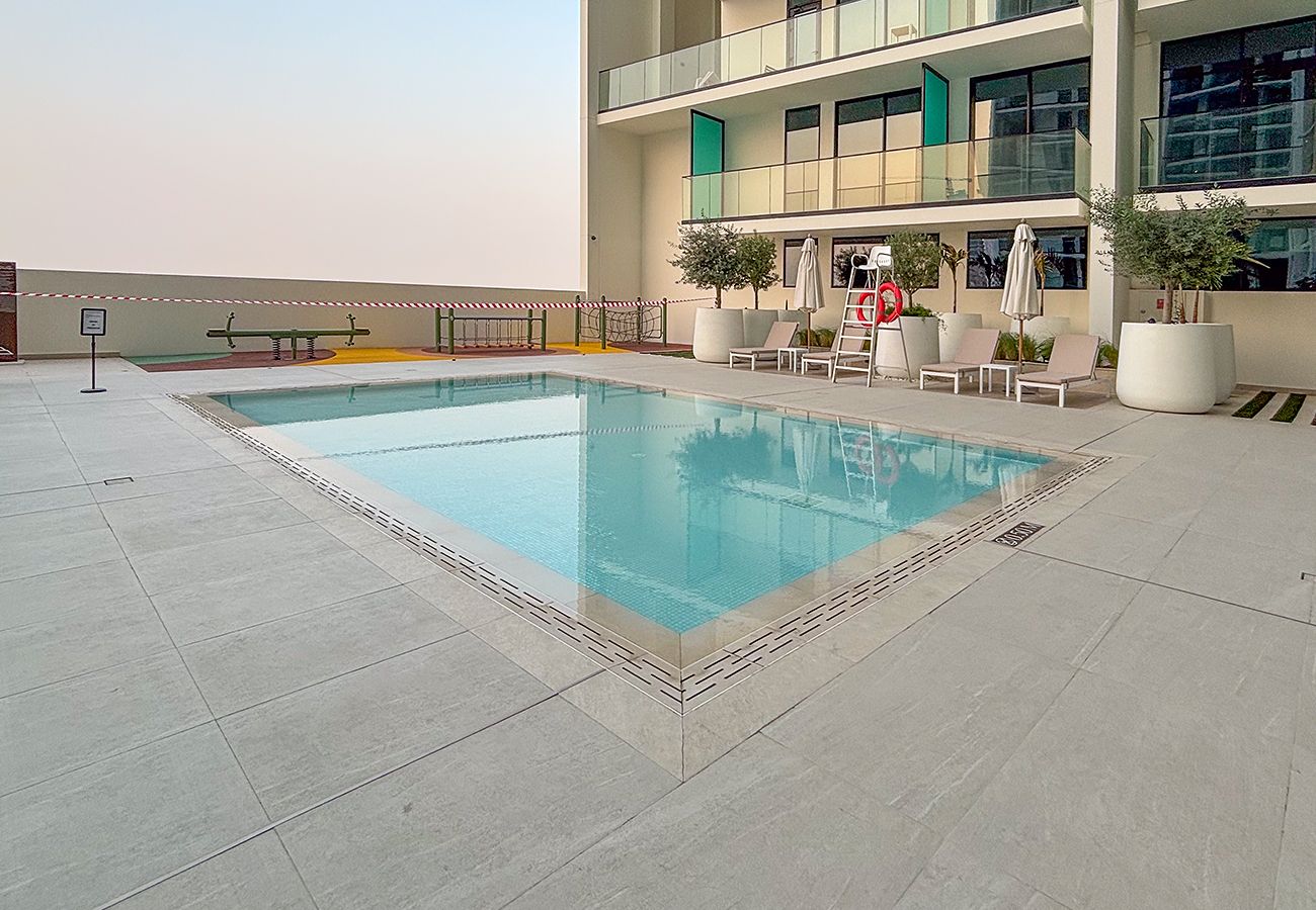Studio in Dubai - Studio in Binghatti Azure with Pool and Gym