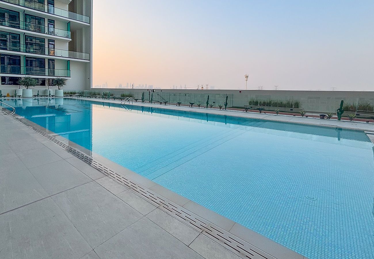 Studio in Dubai - Studio in Binghatti Azure with Pool and Gym