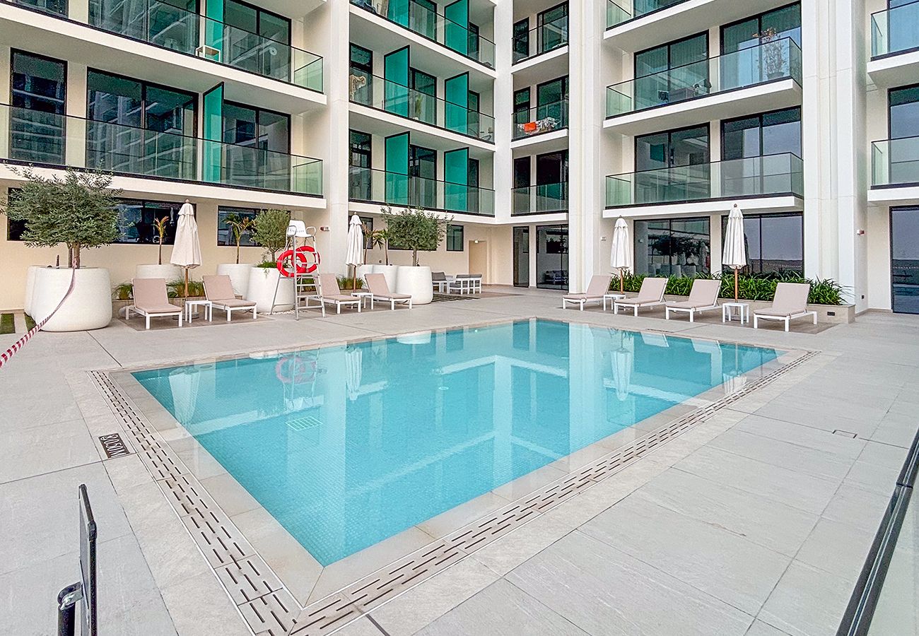 Studio in Dubai - Studio in Binghatti Azure with Pool and Gym