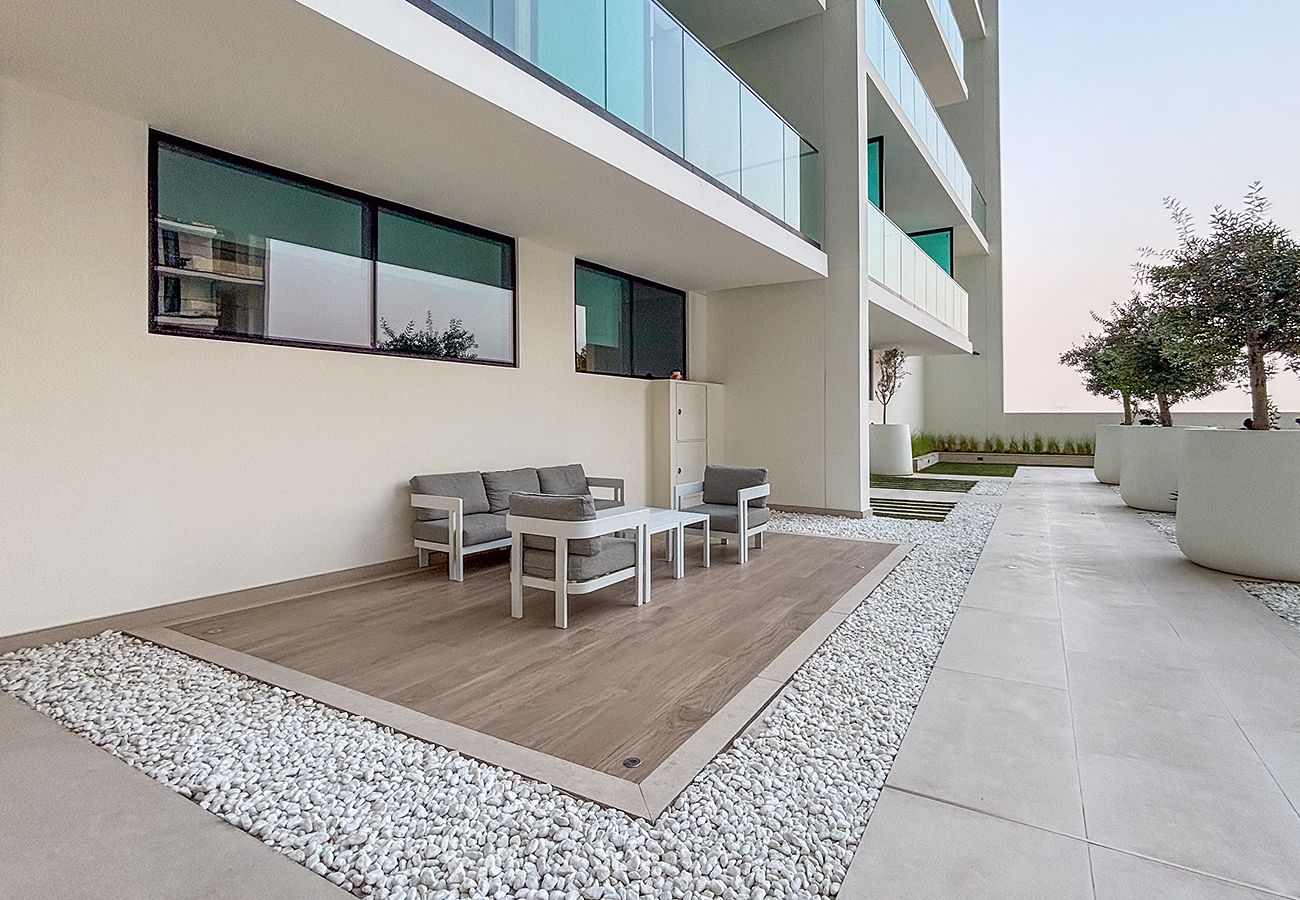 Studio in Dubai - Studio in Binghatti Azure with Pool and Gym