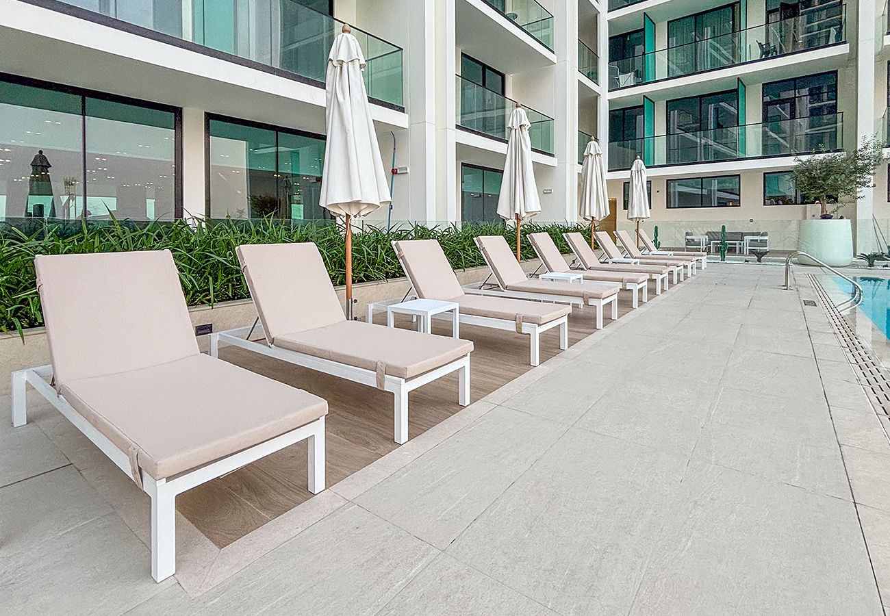 Studio in Dubai - Studio in Binghatti Azure with Pool and Gym