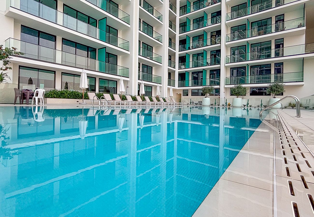 Studio in Dubai - Studio in Binghatti Azure with Pool and Gym
