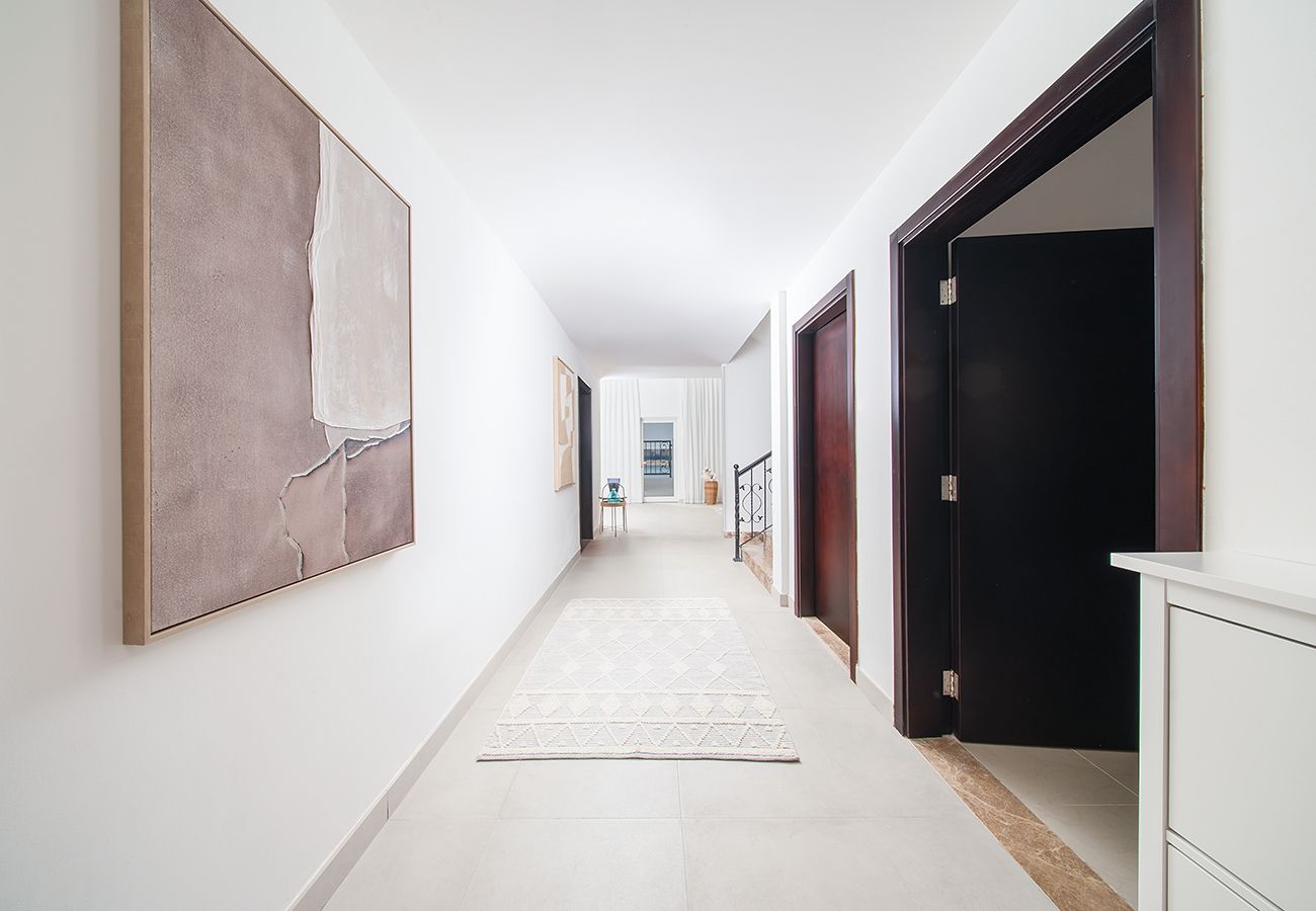 Villa in Ajmal Makan - Beachfront 4 Bed Villa in Ajmal Makan