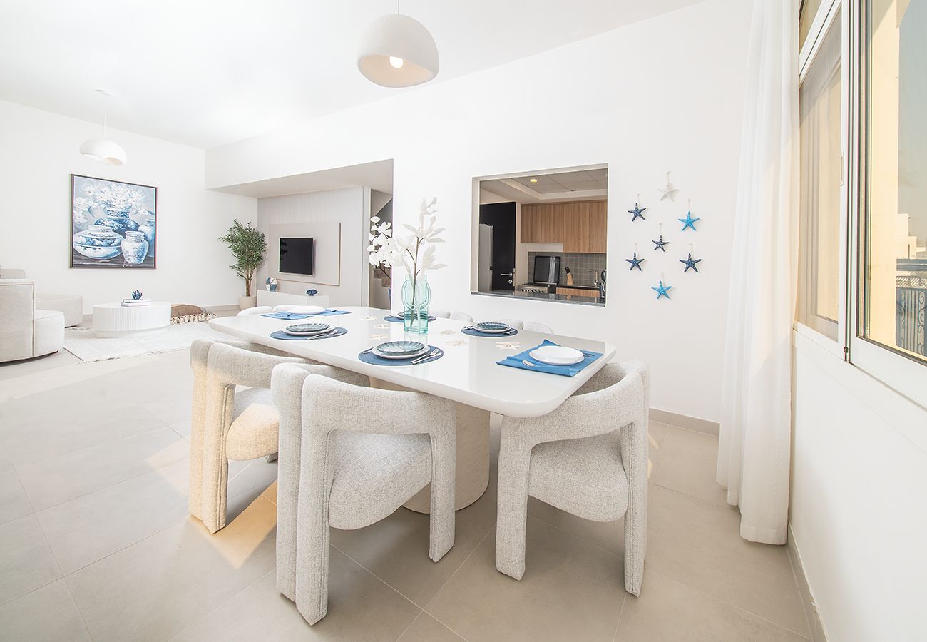 Villa in Ajmal Makan - Beachfront 4 Bed Villa in Ajmal Makan