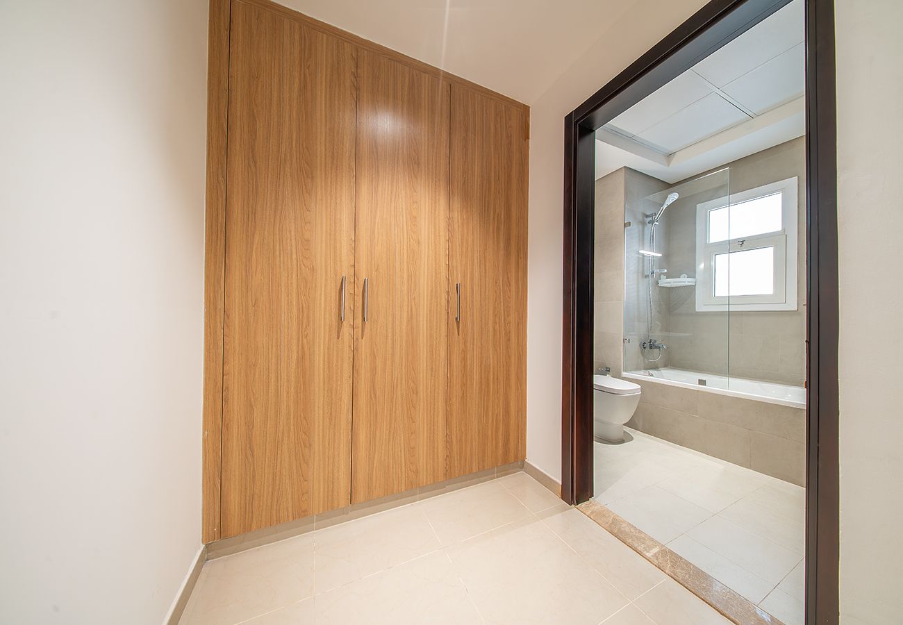 Villa in Ajmal Makan - Beachfront 4 Bed Villa in Ajmal Makan