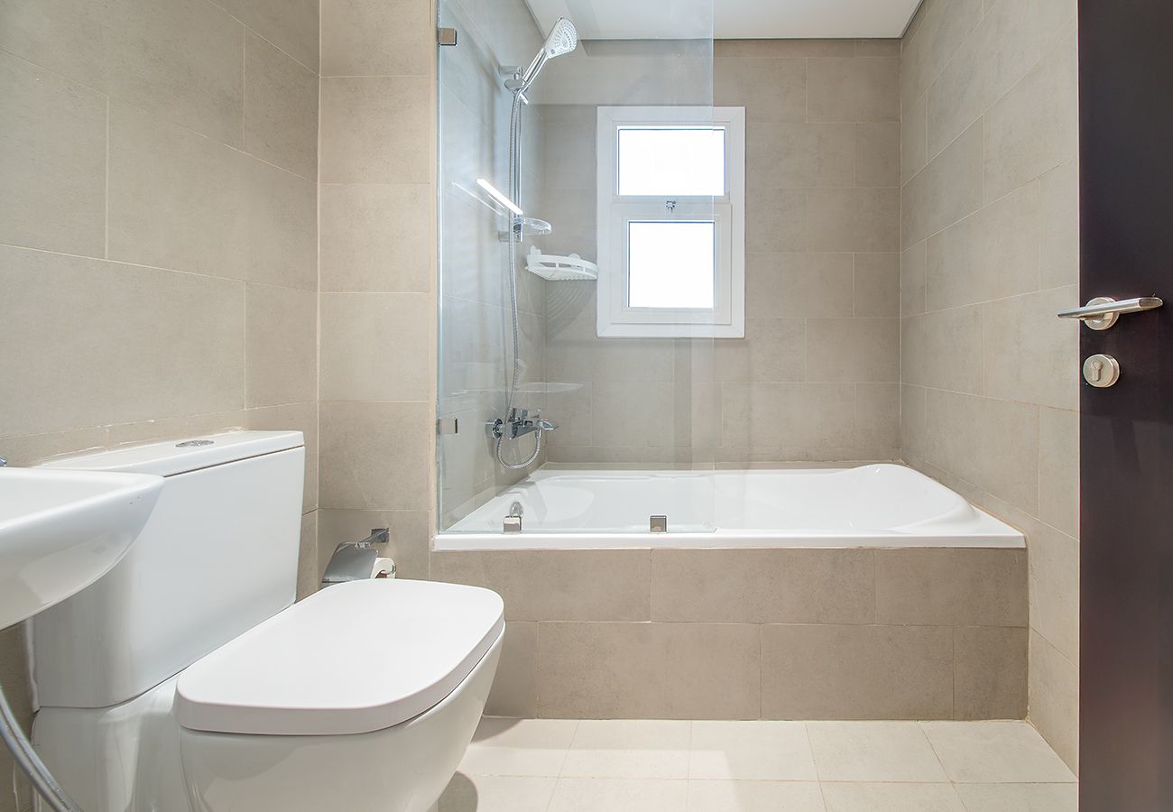 Villa in Ajmal Makan - Beachfront 4 Bed Villa in Ajmal Makan