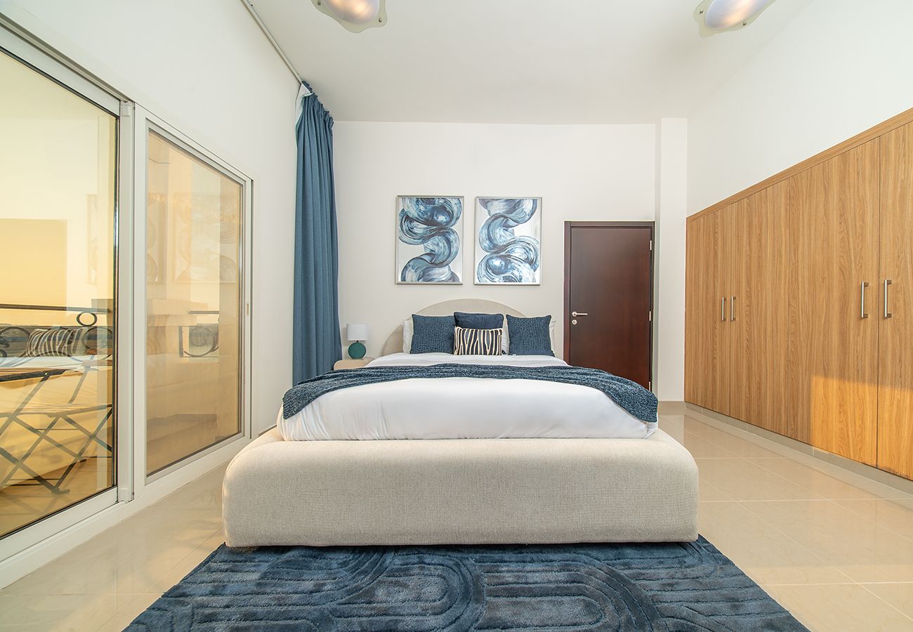 Villa in Ajmal Makan - Beachfront 4 Bed Villa in Ajmal Makan