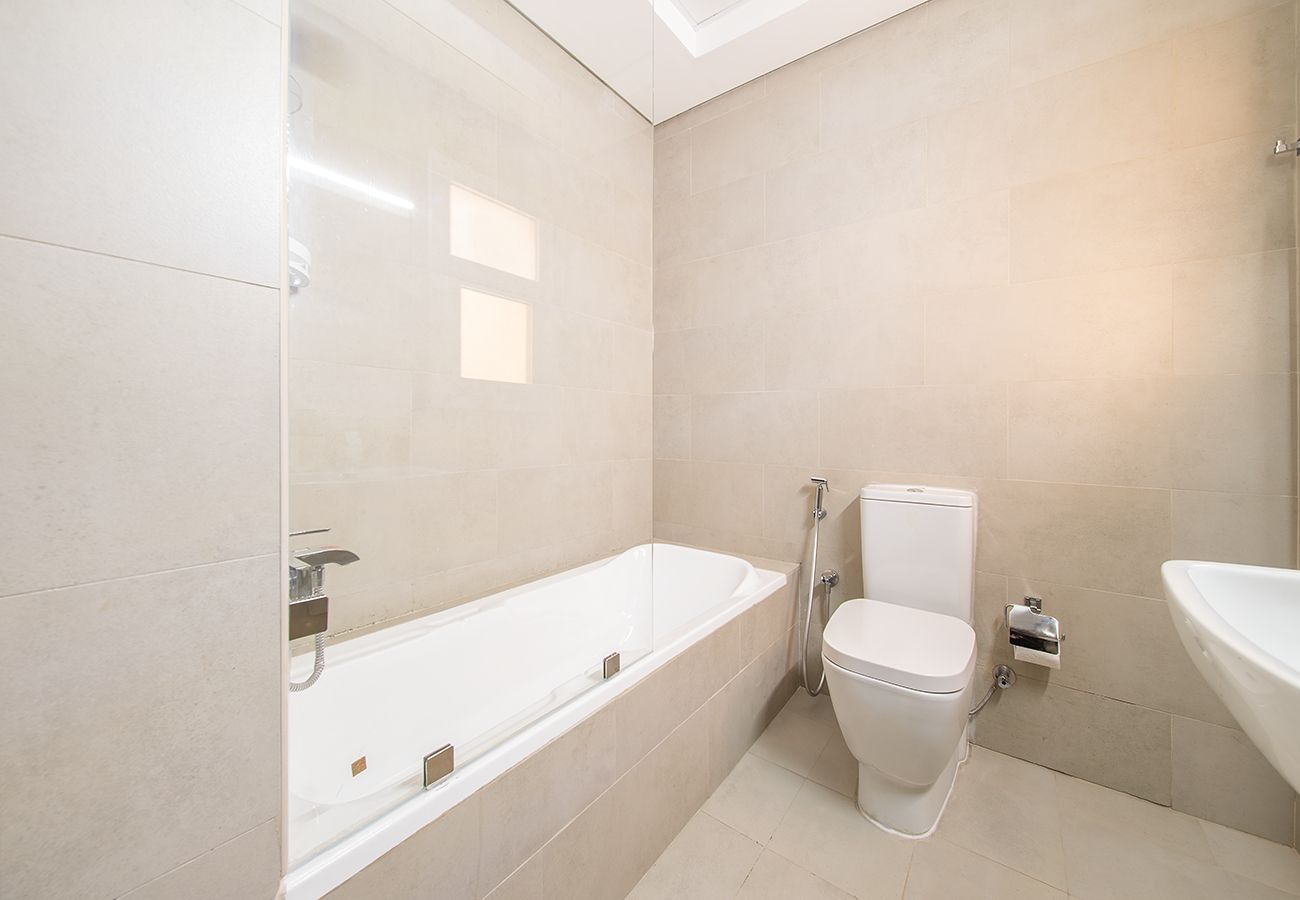 Villa in Ajmal Makan - Beachfront 4 Bed Villa in Ajmal Makan