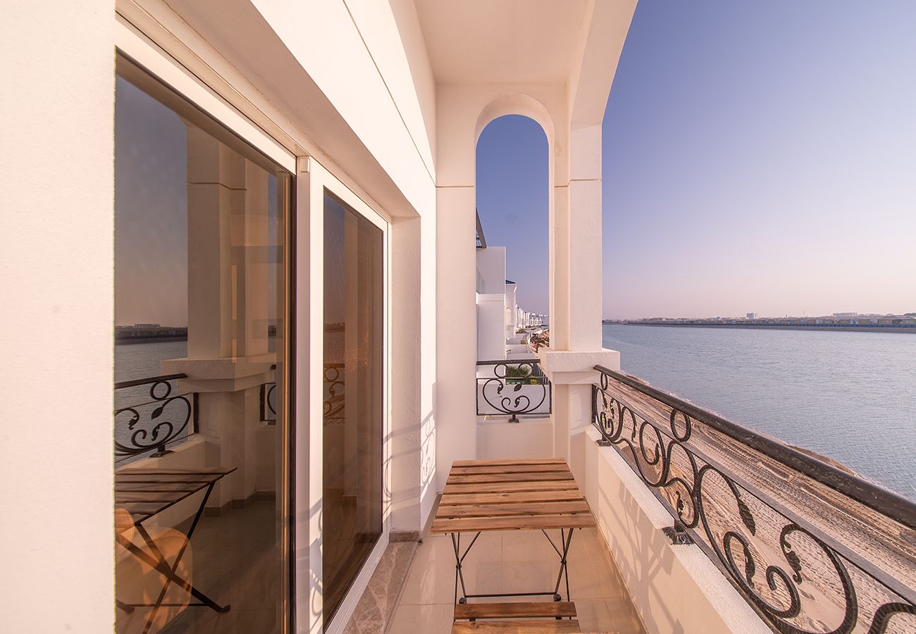 Villa in Ajmal Makan - Beachfront 4 Bed Villa in Ajmal Makan