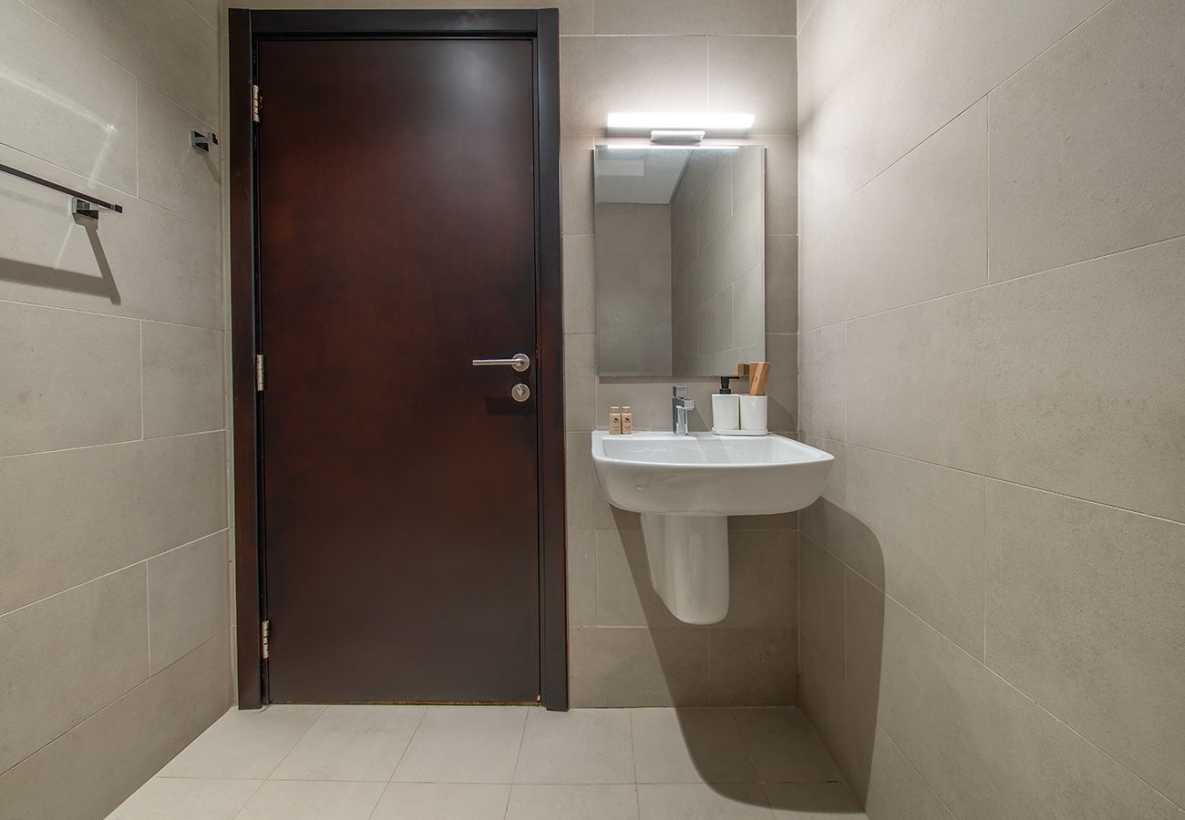 Villa in Ajmal Makan - Beachfront 4 Bed Villa in Ajmal Makan