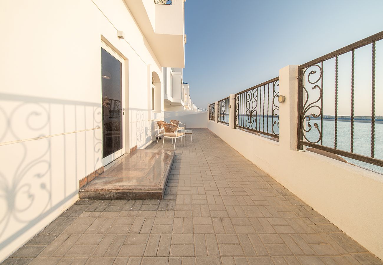 Villa in Ajmal Makan - Beachfront 4 Bed Villa in Ajmal Makan