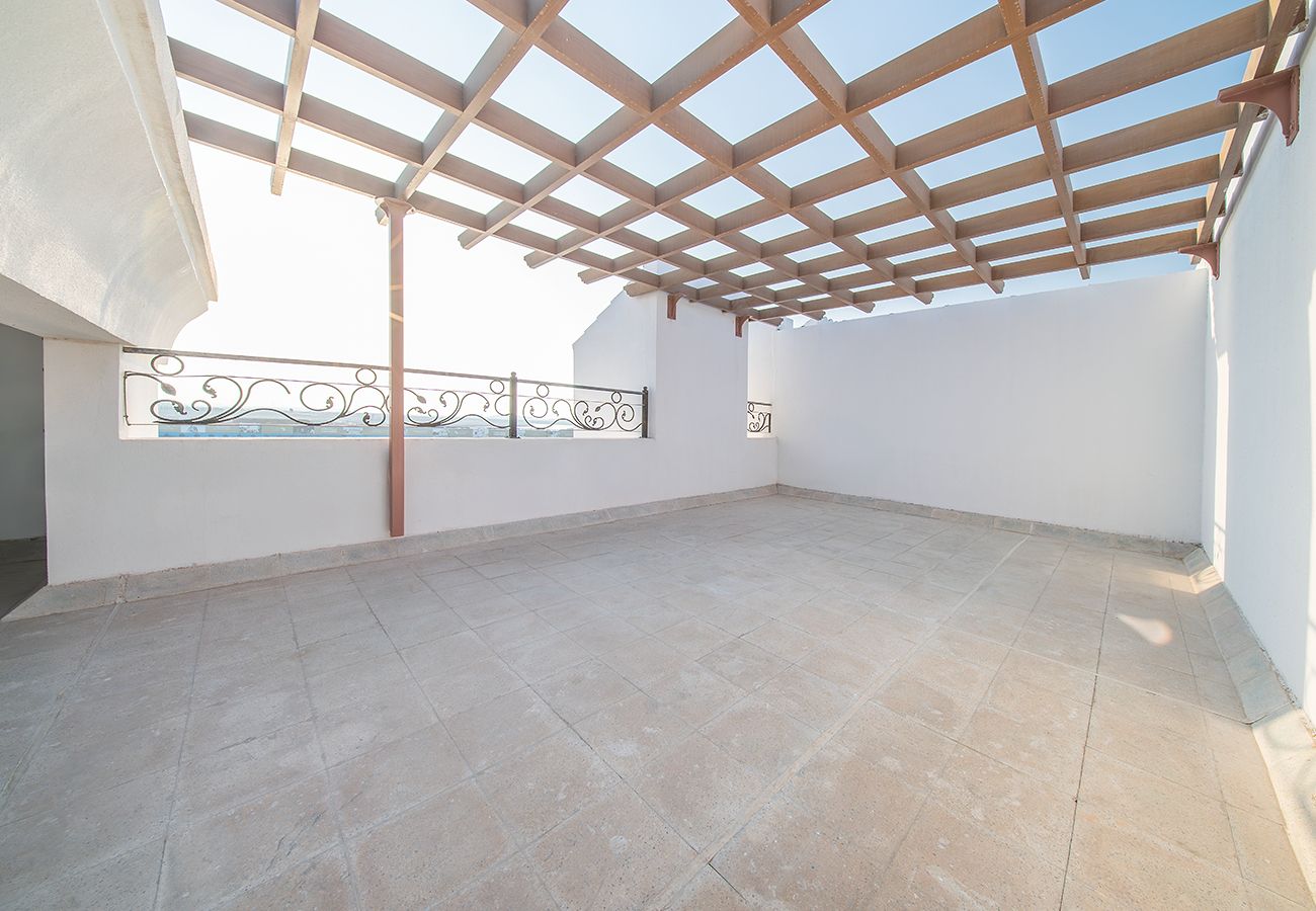 Villa in Ajmal Makan - Beachfront 4 Bed Villa in Ajmal Makan