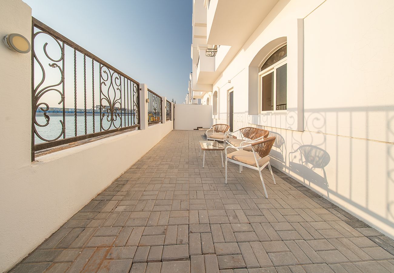 Villa in Ajmal Makan - Beachfront 4 Bed Villa in Ajmal Makan