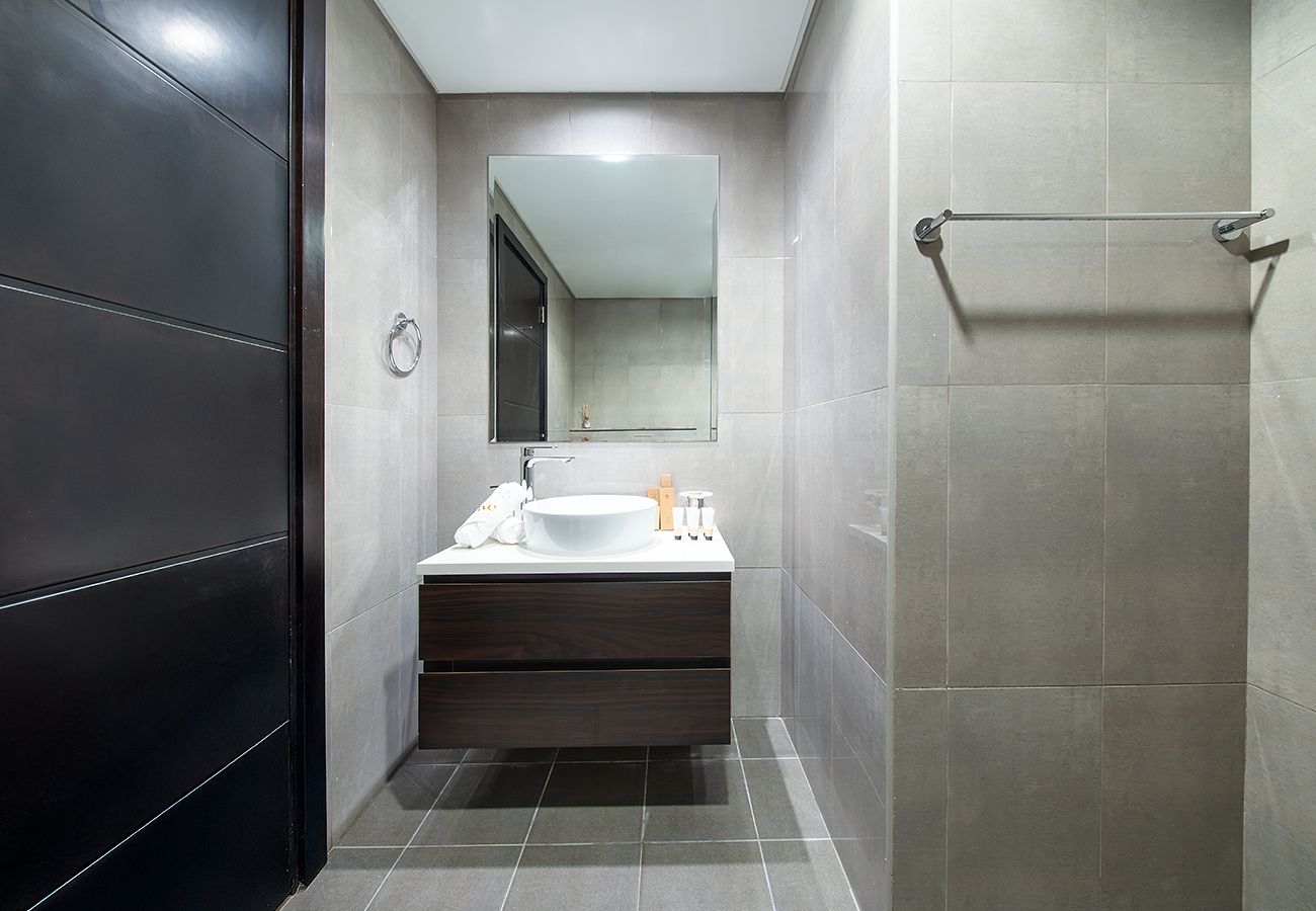 Apartment in Dubai - Stylish 2BR in Merano Tower Business Bay