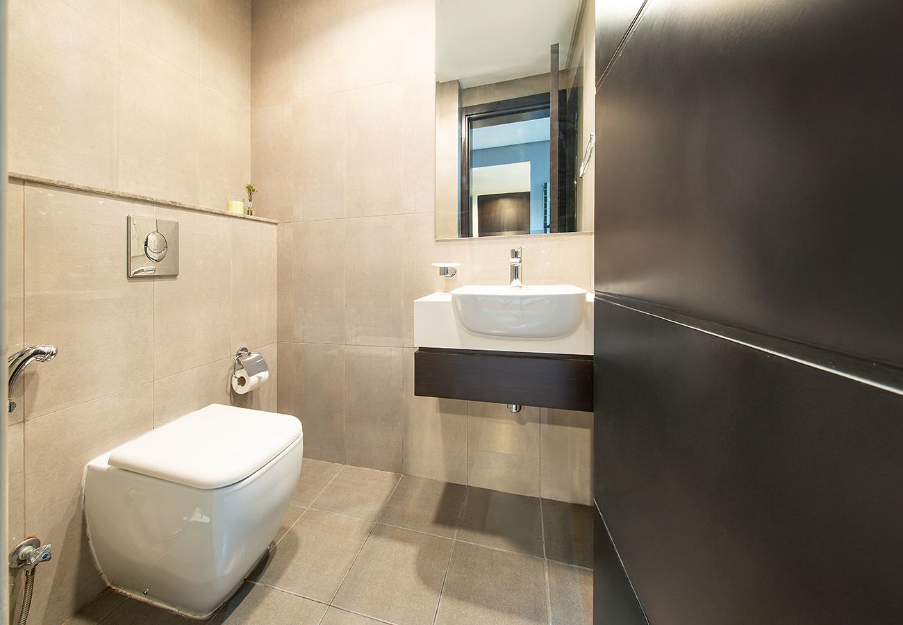 Apartment in Dubai - Stylish 2BR in Merano Tower Business Bay