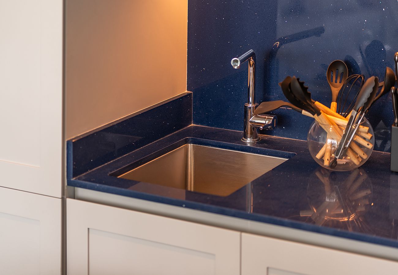 Apartment in Dubai - 1 Bed in Peninsula 3 with Full Canal Views