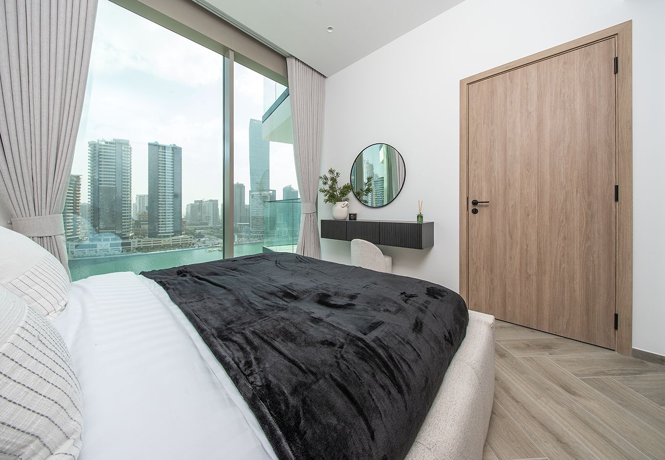 Apartment in Dubai - 1 Bed in Peninsula 3 with Full Canal Views