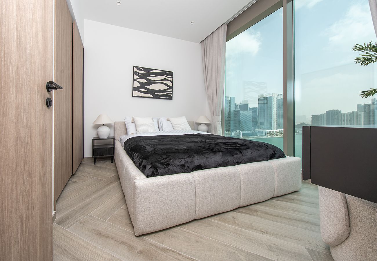 Apartment in Dubai - 1 Bed in Peninsula 3 with Full Canal Views