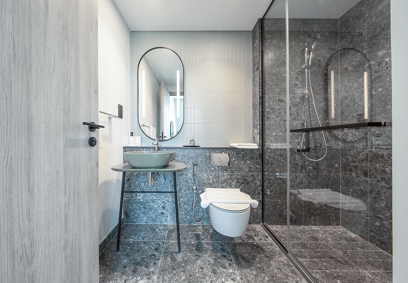 Apartment in Dubai - 1 Bed in Peninsula 3 with Full Canal Views