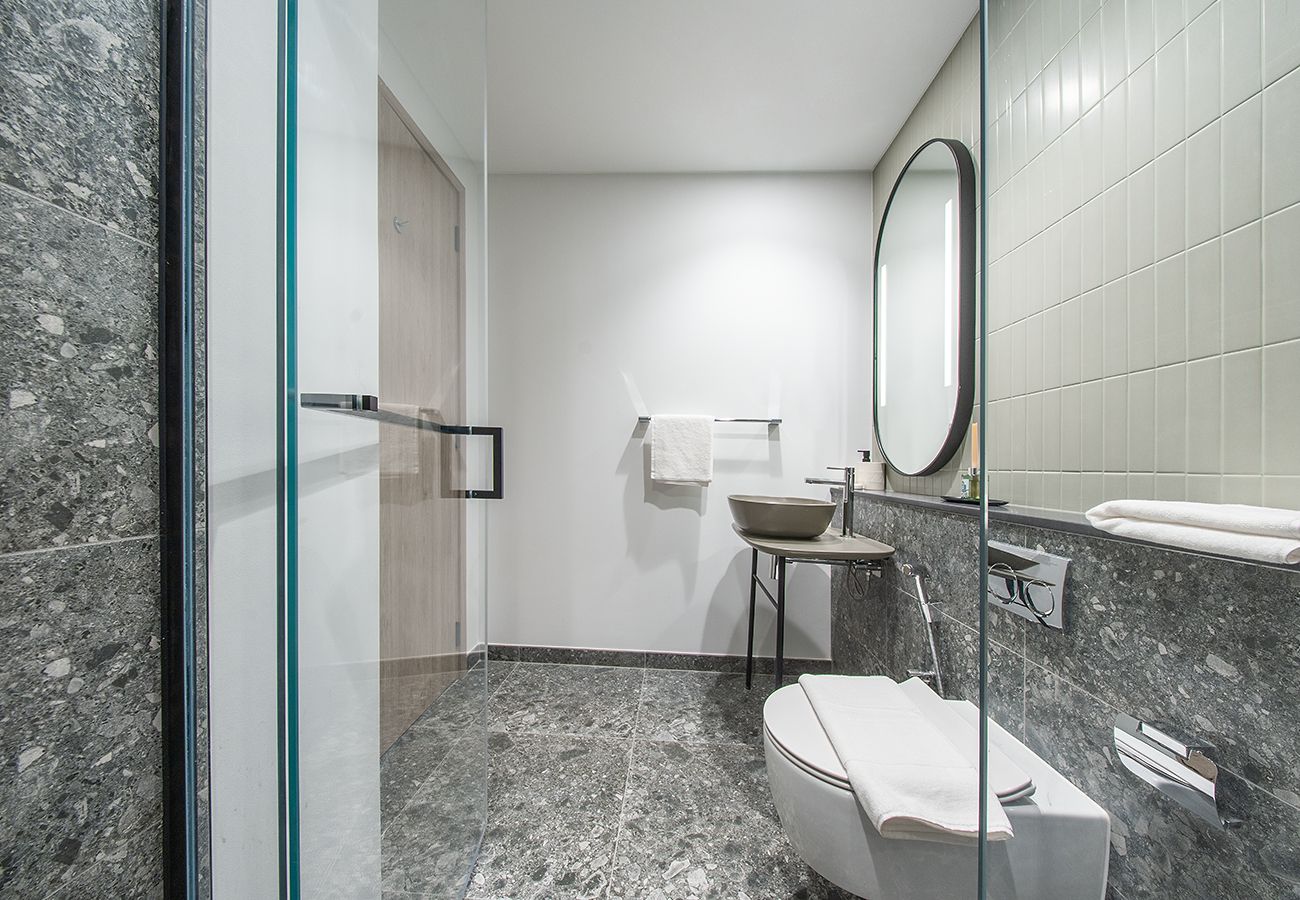 Apartment in Dubai - 1 Bed in Peninsula 3 with Full Canal Views