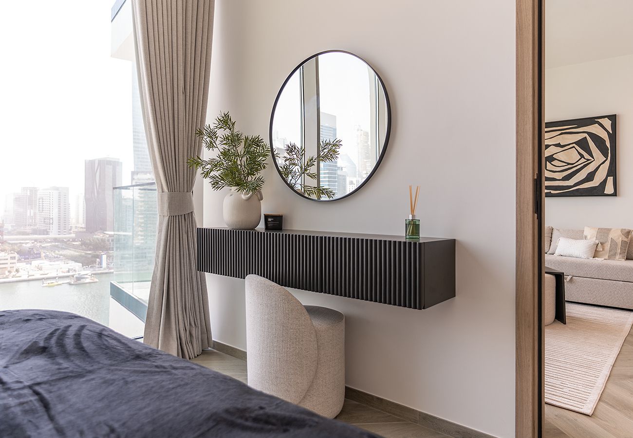 Apartment in Dubai - 1 Bed in Peninsula 3 with Full Canal Views