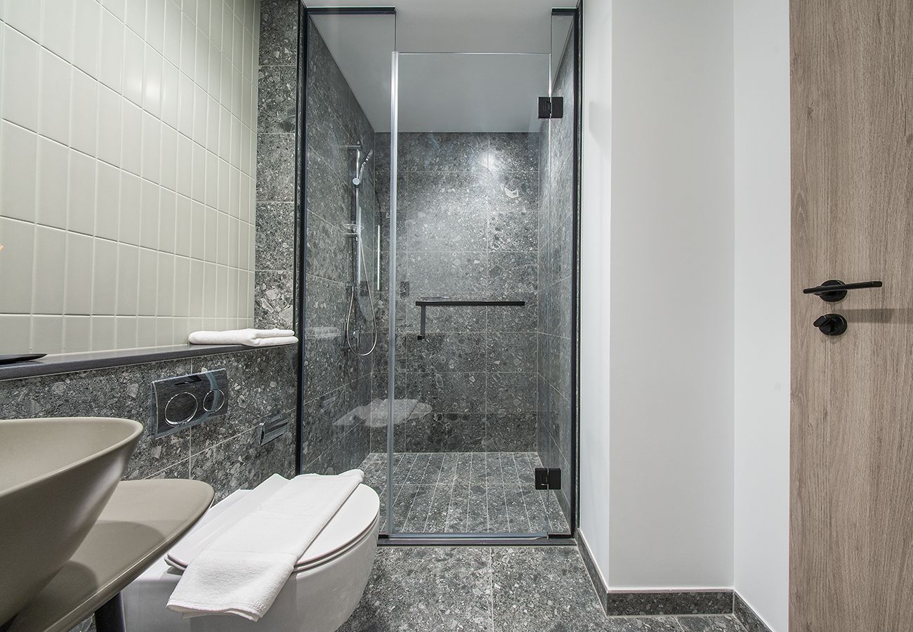 Apartment in Dubai - 1 Bed in Peninsula 3 with Full Canal Views