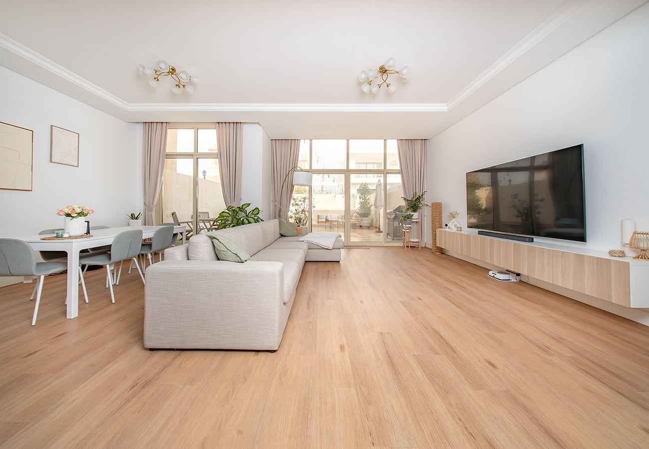 Villa in Dubai - 3 Bed Villa in Al Furjan with Private Pool and Gym