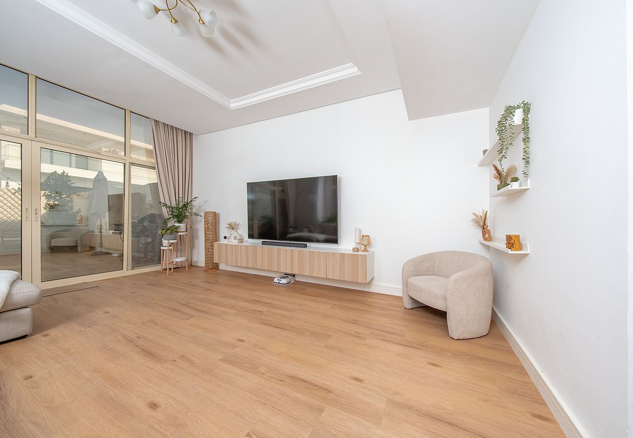 Villa in Dubai - 3 Bed Villa in Al Furjan with Private Pool and Gym