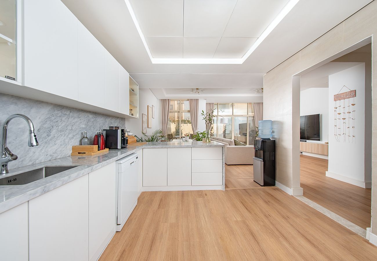 Villa in Dubai - 3 Bed Villa in Al Furjan with Private Pool and Gym