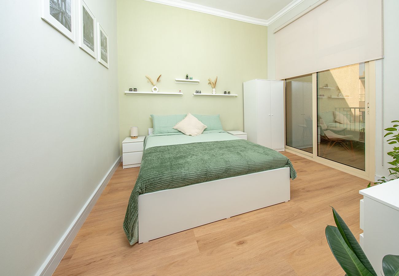 Villa in Dubai - 3 Bed Villa in Al Furjan with Private Pool and Gym