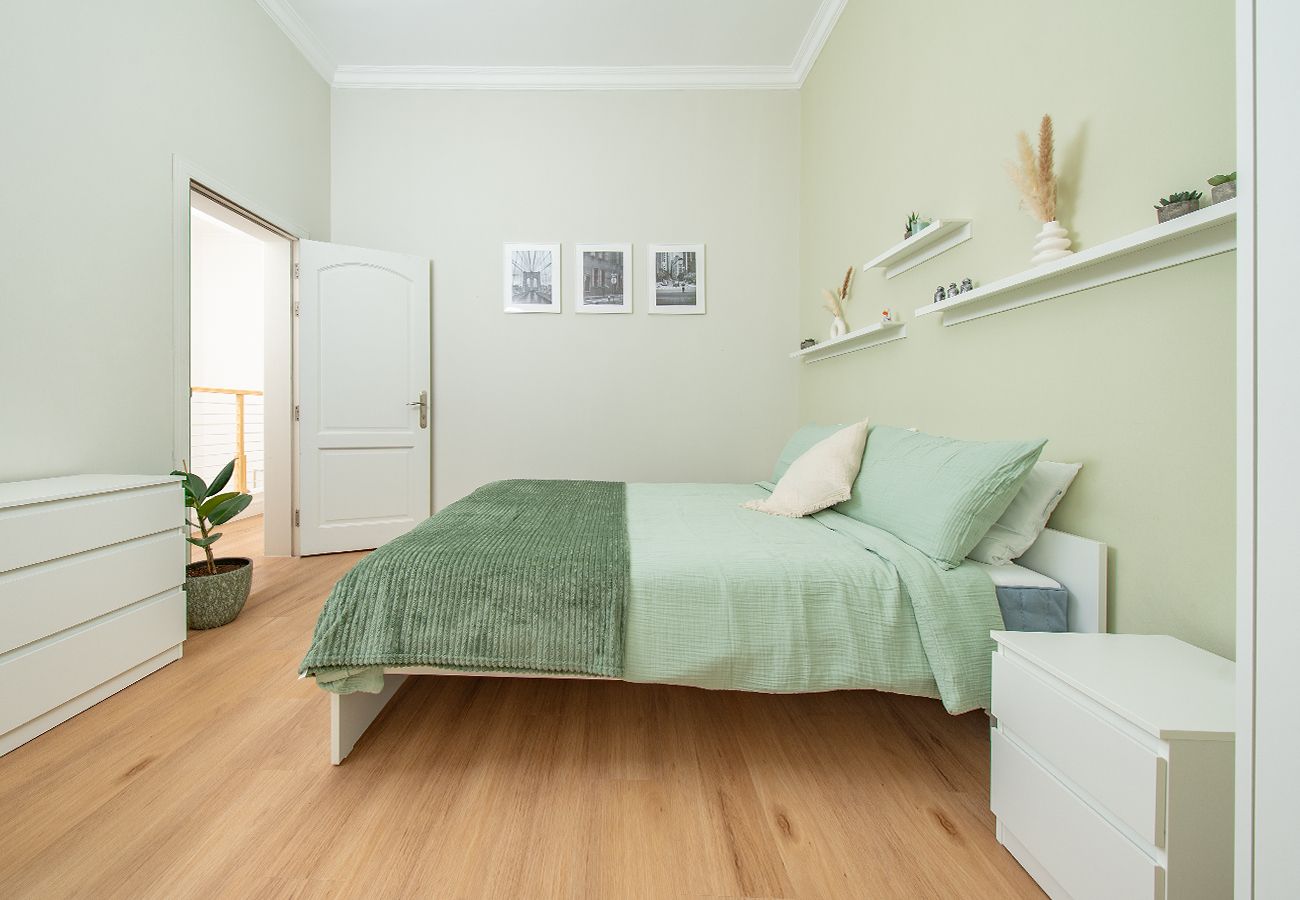 Villa in Dubai - 3 Bed Villa in Al Furjan with Private Pool and Gym