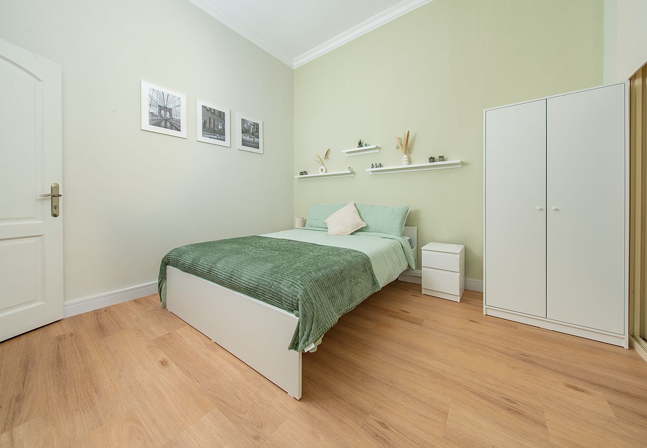 Villa in Dubai - 3 Bed Villa in Al Furjan with Private Pool and Gym