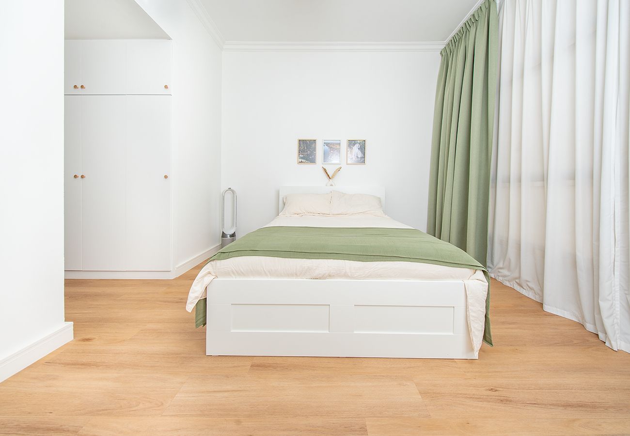 Villa in Dubai - 3 Bed Villa in Al Furjan with Private Pool and Gym