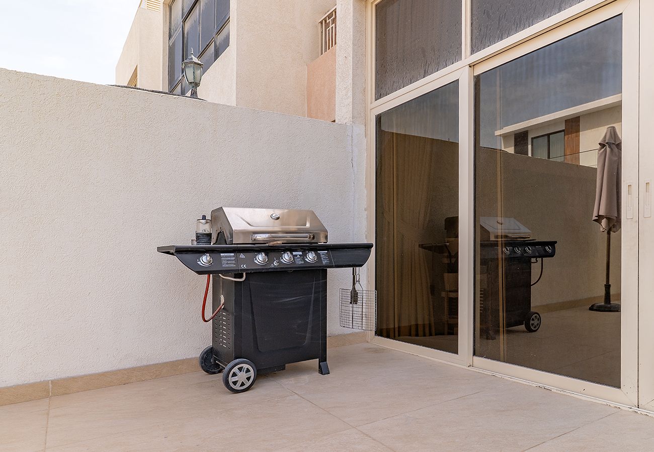 Villa in Dubai - 3 Bed Villa in Al Furjan with Private Pool and Gym