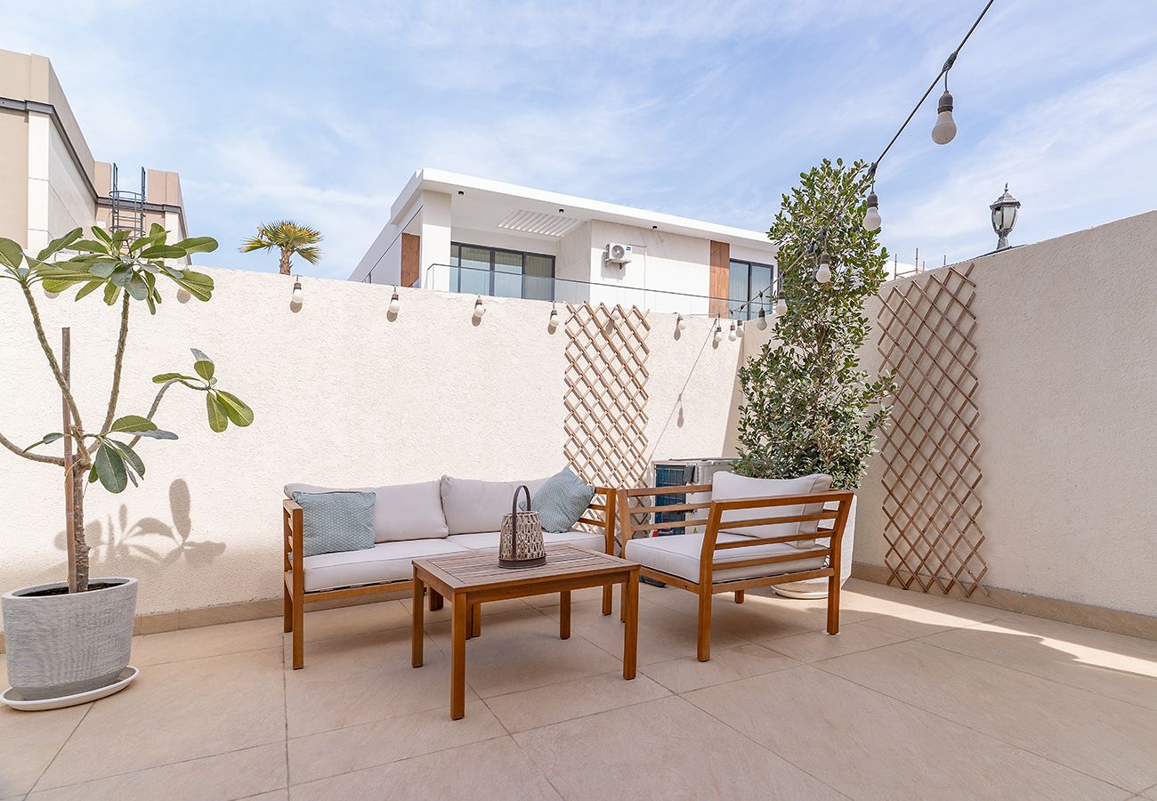 Villa in Dubai - 3 Bed Villa in Al Furjan with Private Pool and Gym