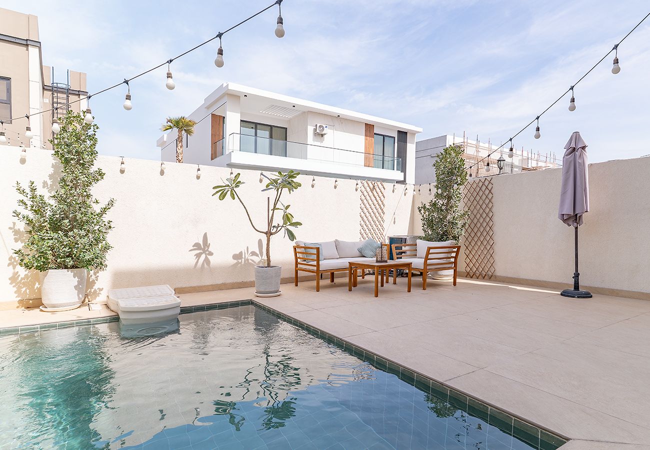 Villa in Dubai - 3 Bed Villa in Al Furjan with Private Pool and Gym