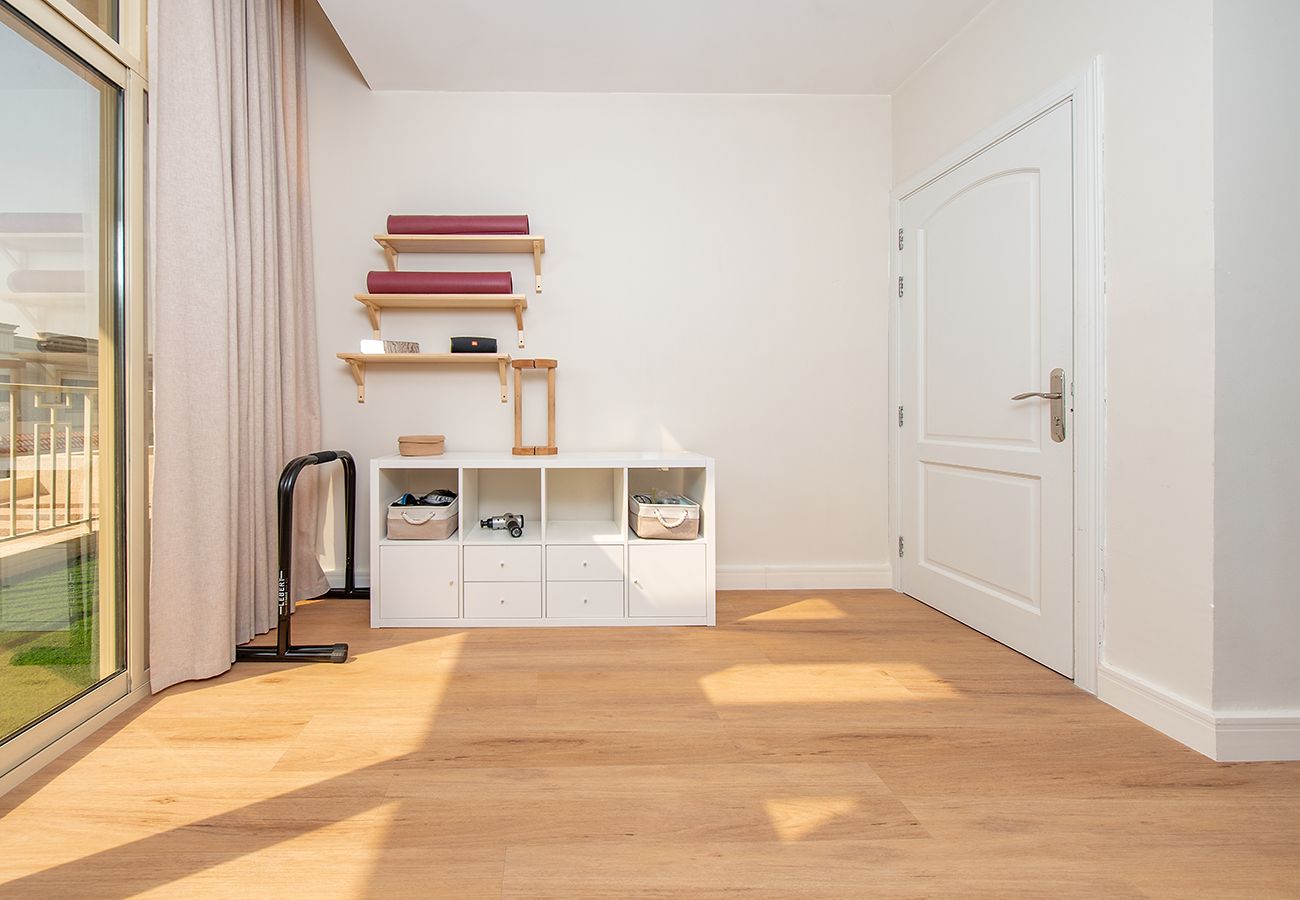 Villa in Dubai - 3 Bed Villa in Al Furjan with Private Pool and Gym