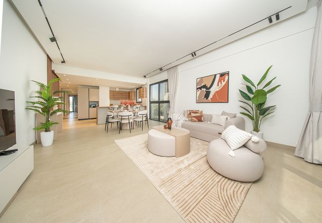 Apartment in Ajman - Luxury 3BR with Golf & Lake Views