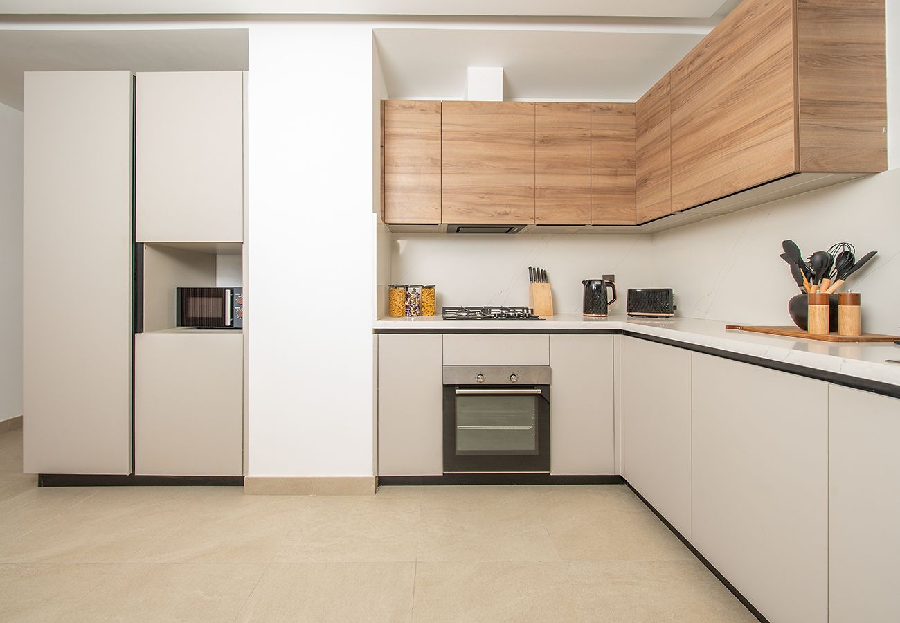 Apartment in Ajman - Luxury 3BR with Golf & Lake Views