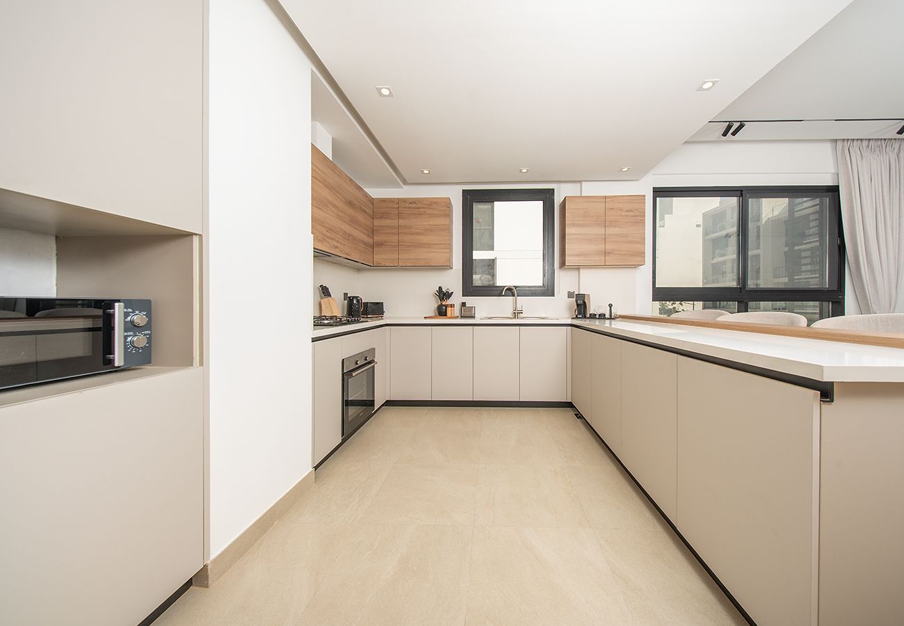 Apartment in Ajman - Luxury 3BR with Golf & Lake Views