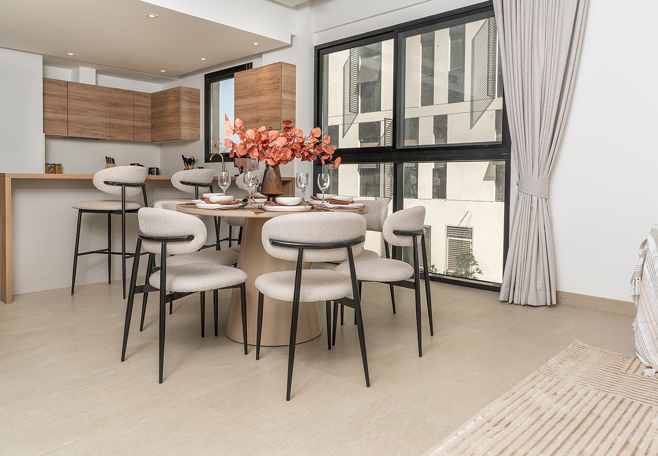 Apartment in Ajman - Luxury 3BR with Golf & Lake Views