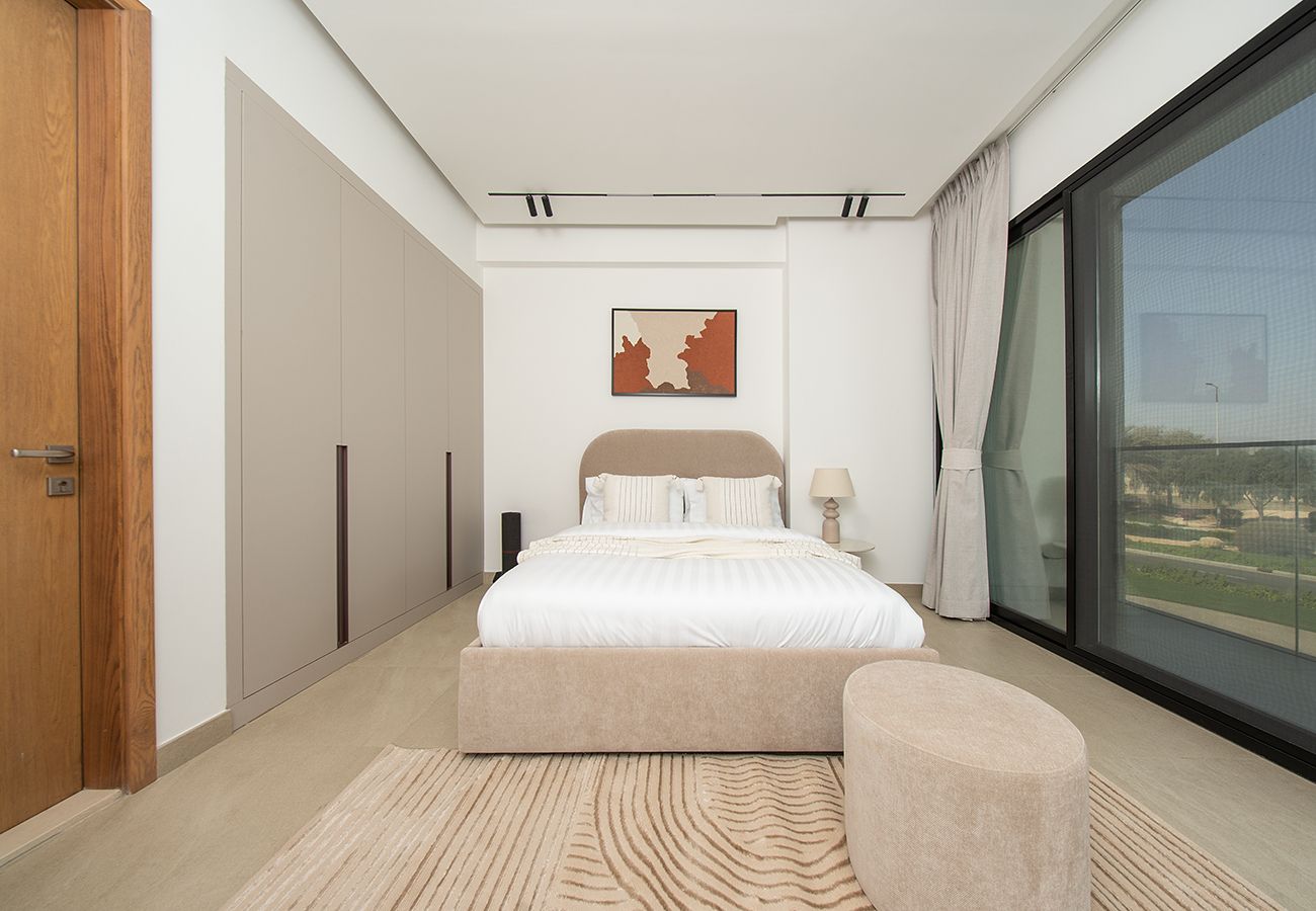 Apartment in Ajman - Luxury 3BR with Golf & Lake Views