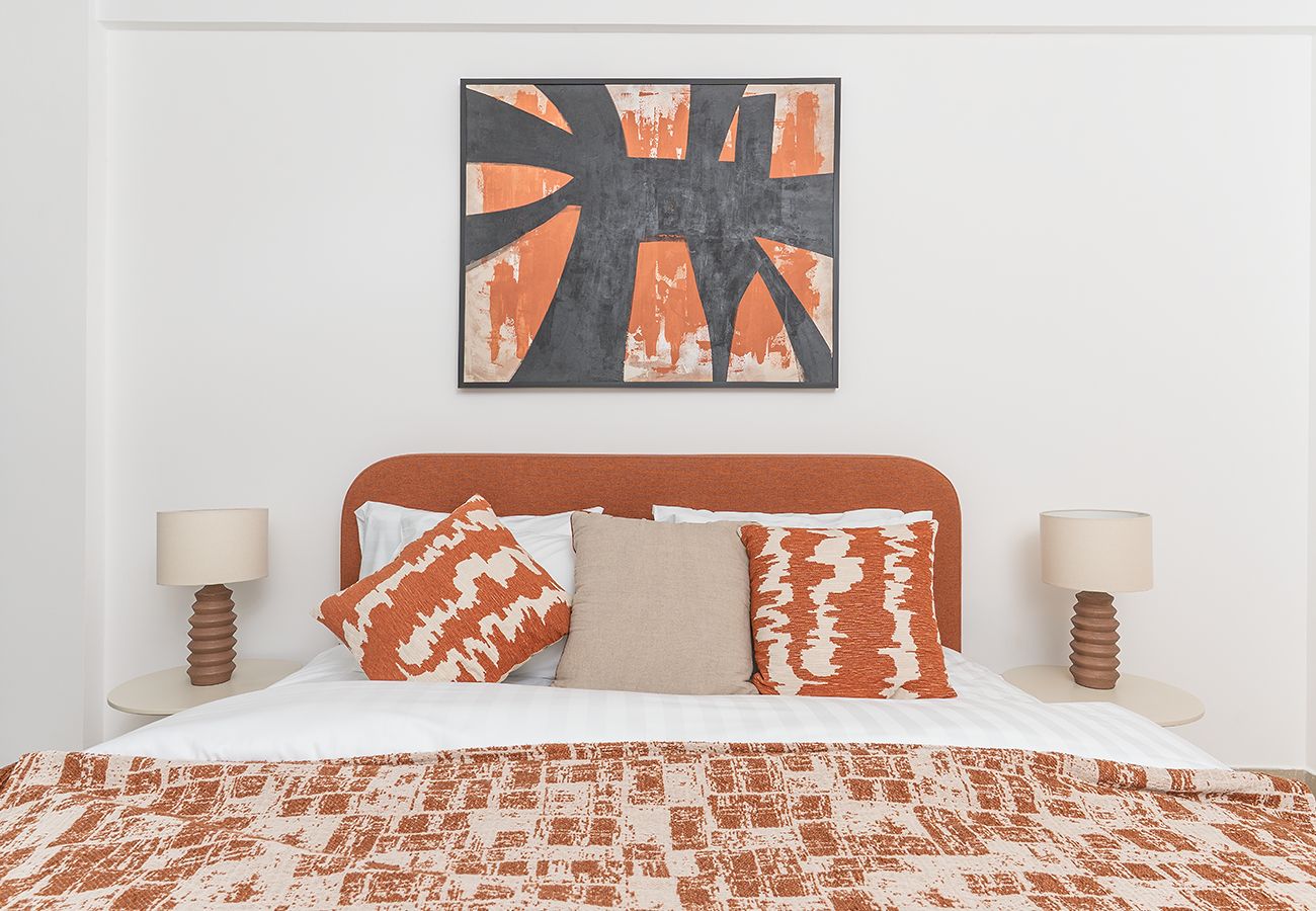 Apartment in Ajman - Luxury 3BR with Golf & Lake Views