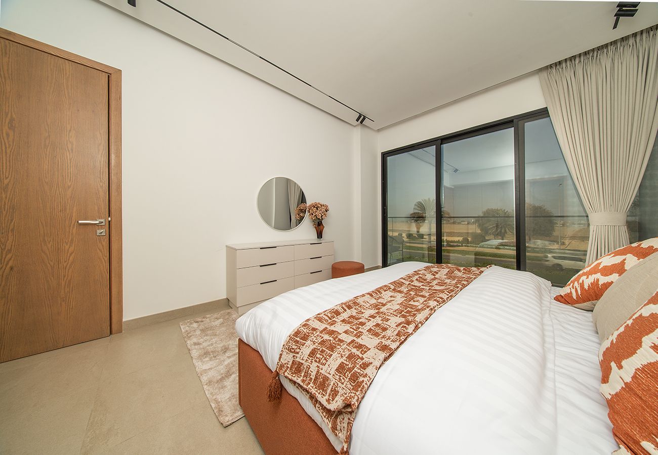 Apartment in Ajman - Luxury 3BR with Golf & Lake Views