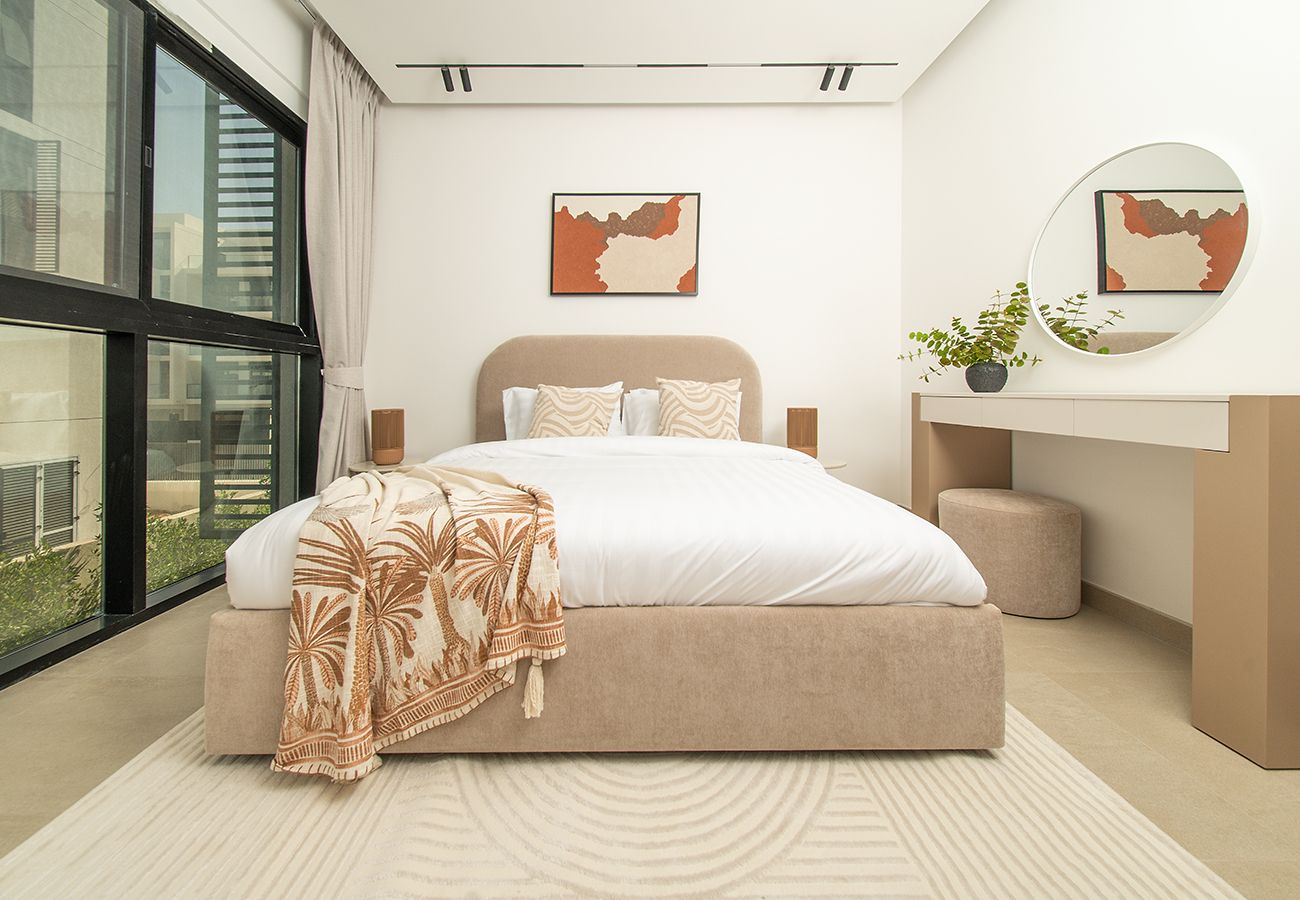 Apartment in Ajman - Luxury 3BR with Golf & Lake Views