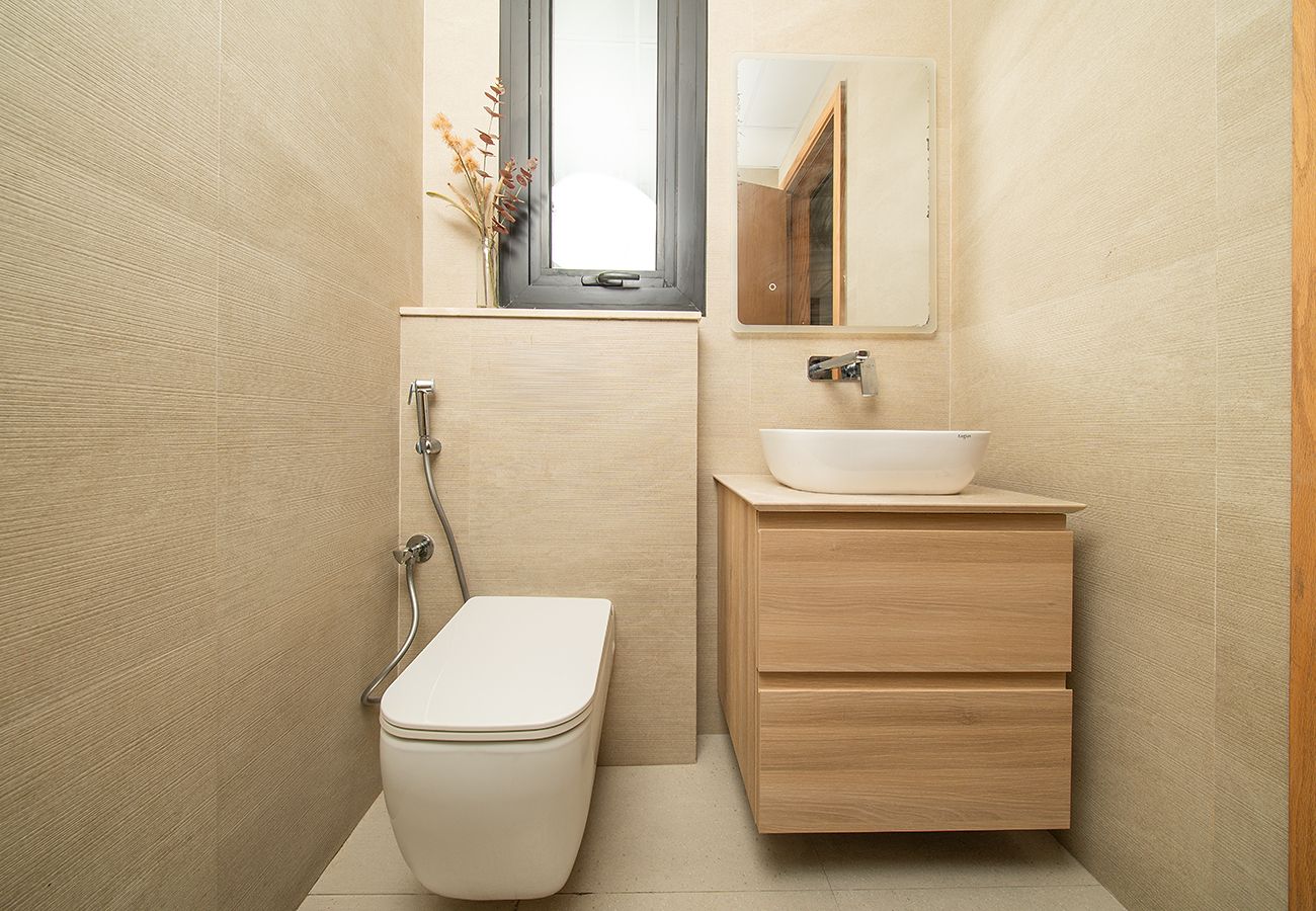 Apartment in Ajman - Luxury 3BR with Golf & Lake Views