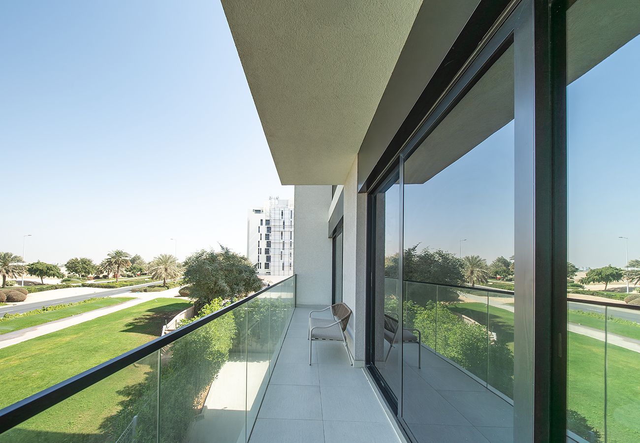 Apartment in Ajman - Luxury 3BR with Golf & Lake Views